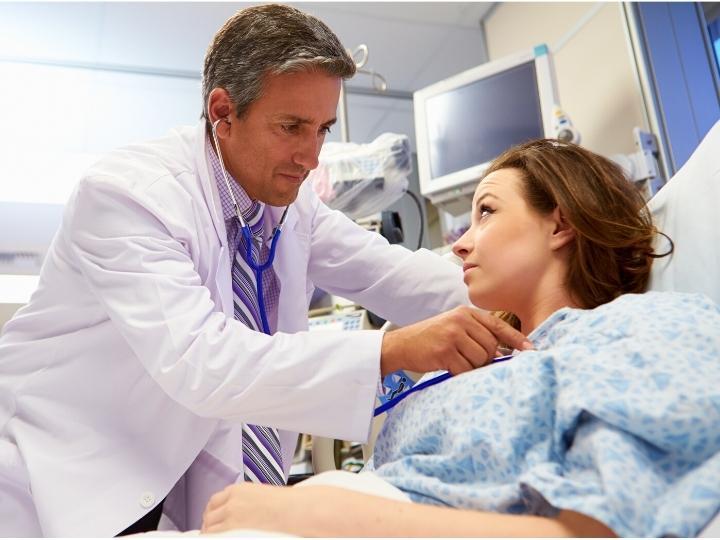 doctor-tends-to-patient-in-south-carolina-hospital