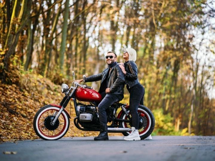 couple-riding-a-motorcycle-in-south-carolina